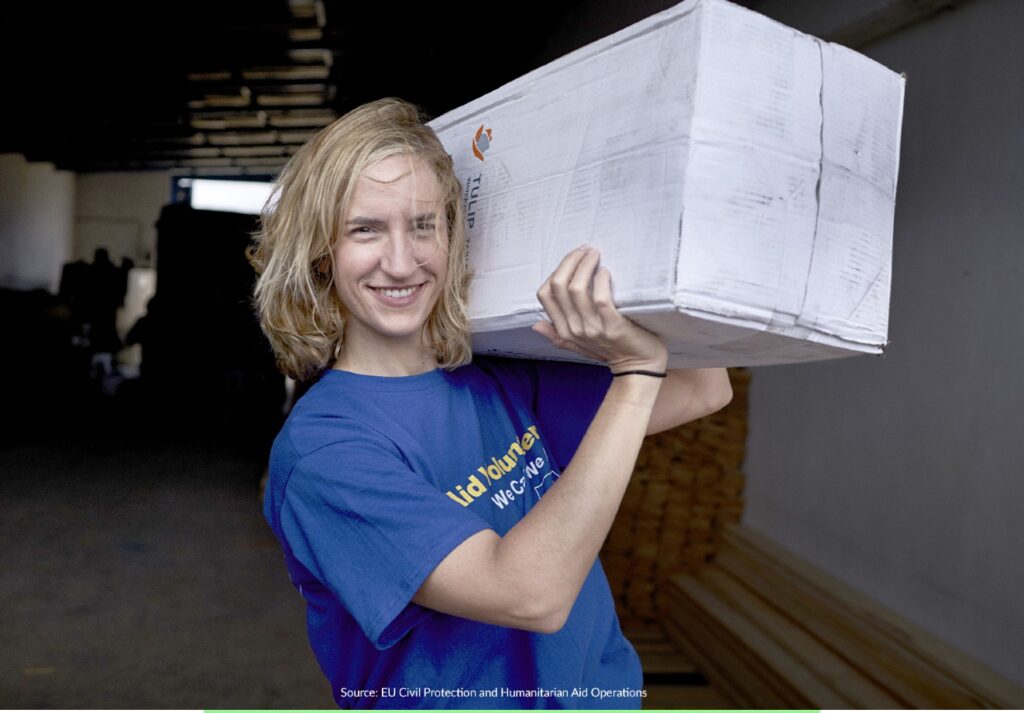 Aid Volunteer carrying box